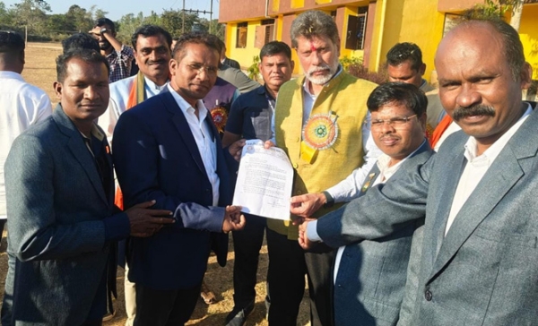 किरण देव को ज्ञापन सौंपकर विकेएस एप्प का किया विरोध किरण देव को ज्ञापन सौंपकर विकेएस एप्प का किया विरोध