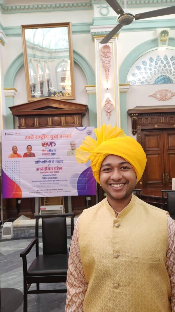 विकसित भारत यंग लीडर्स डायलॉग में भाग लेने से पहले।