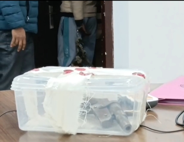 गिरफ्तार आरोपी की जानकारी देते सीटी एसपी कुमार शिवा आशीष