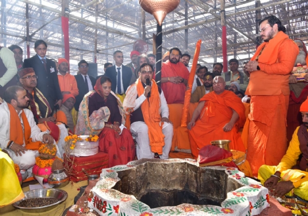 मुख्यमंत्री 1008 कुण्डीय हनुमान महायज्ञ और श्रीराम कथा में हुए शामिल