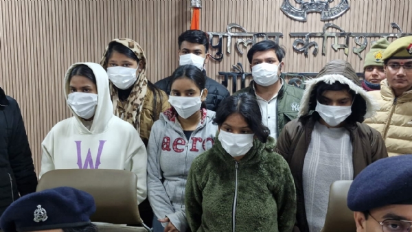 ऑनलाइन गेमिंग और गैंबलिंग के नाम पर ठगी करने वाले आठ गिरफ्तार ऑनलाइन गेमिंग और गैंबलिंग के नाम पर ठगी करने वाले आठ गिरफ्तार