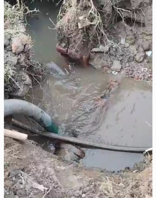 पीने के पानी की आपूर्ति में सीवर का गंदा पानी मिलने से कई लोग बीमार