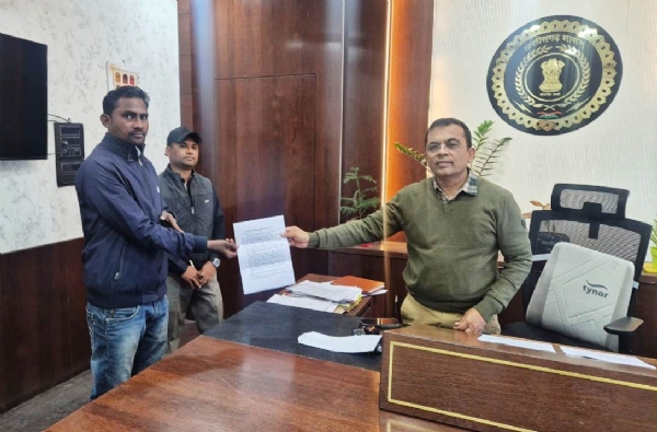 अनुकंपा नियुक्ति से मिला सहारा, दिवंगत कर्मचारी के आश्रित को मिली शासकीय सेवा, कलेक्टर जन्मेजय महोबे ने सौंपा नियुक्ति पत्र