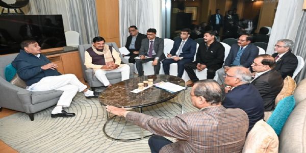 असम के मुख्यमंत्री के साथ मप्र के मुख्यमंत्री