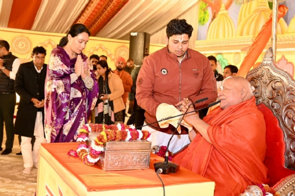 दिव्य रामकथा में उपमुख्यमंत्री दीया कुमारी ने किया धर्म-संस्कारों का अभिनंदन