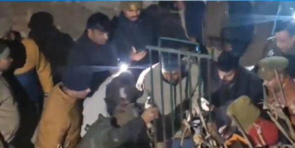 प्रयागराज के छिबइयां गांव में पकड़े गए तेंदुआ का छाया चित्र