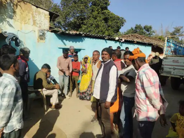 जांच करती पुलिस