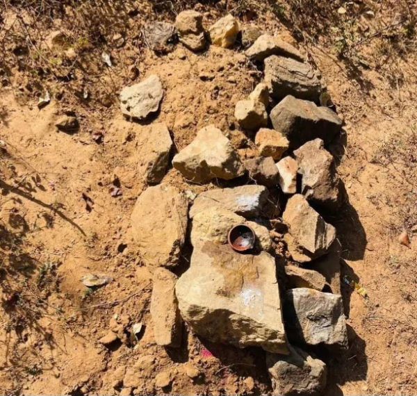 संदिग्ध कब्र संदिग्ध कब्र