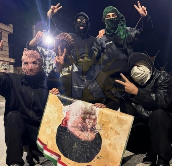 ईरान में खामेनेई के खिलाफ विद्रोह,  प्रदर्शनकारियों ने पवित्र शहर मशहद में झंडा उतारा, ईरानी बलोच समूह ने भी दिया समर्थन