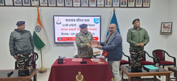 अररिया फोटो:प्रशिक्षण में कमांडेंट और प्रशिक्षक