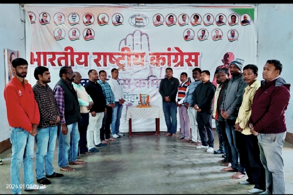 टिकैत उमरांव सिंह के शहादत दिवस पर कांग्रेसजनों ने उनकी तस्वीर पर पुष्प अर्पित कर श्रद्धांजलि दी