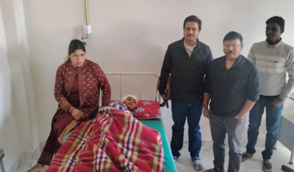 असपताल में मौजूर बच्‍ची की तस्‍वीर