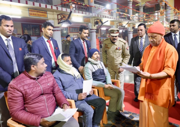 जनता दर्शन में मुख्यमंत्री ने सुनीं 150 लोगों की समस्याएं*