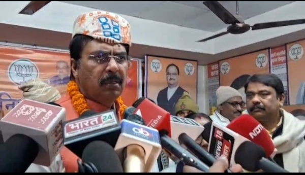 प्रदेश भाजपा अध्यक्ष संजय सरावगी मीडिया से बात करते