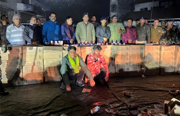 त्रिपुरा के चुराइबाड़ी में 126 करोड़ की कोडीन के साथ गिरफ्तार दो तस्कर त्रिपुरा के चुराइबाड़ी में 126 करोड़ की कोडीन के साथ गिरफ्तार दो तस्कर