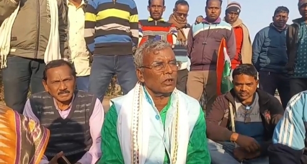 राष्ट्रीय राजमार्ग संख्या-छह पर तृणमूल कर्मी का सड़क अवरोध