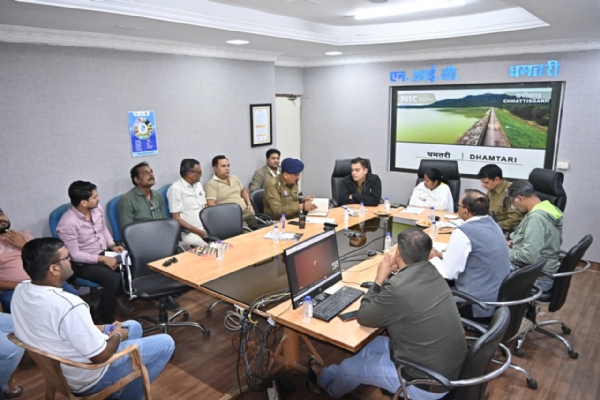 सड़क सुरक्षा को लेकर वाहन मालिकों की हुई बैठक।