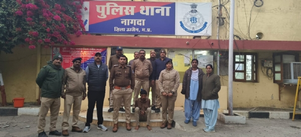 पुलिस हिरासत में आरोपी पुलिस हिरासत में आरोपी