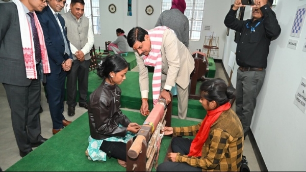 मप्र के मुख्यमंत्री डॉ. यादव ने असम के सिल्क विलेज सुआलकुची का किया भ्रमण मप्र के मुख्यमंत्री डॉ. यादव ने असम के सिल्क विलेज सुआलकुची का किया भ्रमण