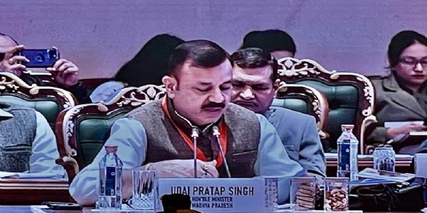 केंद्रीय मंत्री गडकरी की अध्यक्षता में आयोजित परिवहन विकास परिषद की 43वीं बैठक में मंत्री उदय प्रताप सिंह