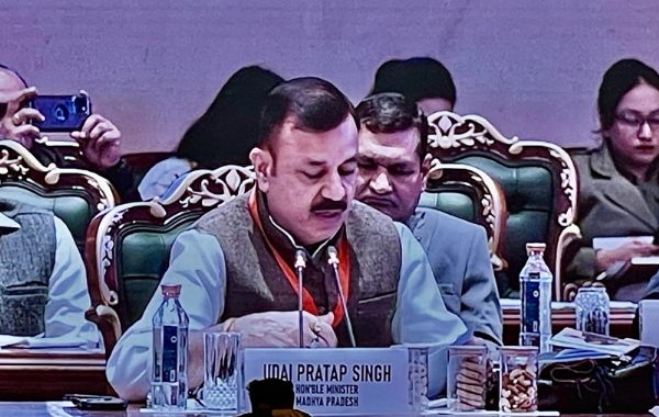 केंद्रीय मंत्री गडकरी की अध्यक्षता में आयोजित परिवहन विकास परिषद की 43वीं बैठक में मंत्री उदय प्रताप सिंह