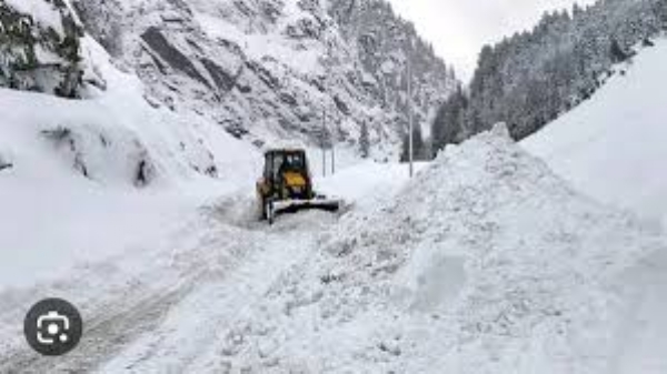 बर्फ जमने के कारण डकसुम-सिंथन सड़क मार्ग सभी वाहनों के लिए बंद