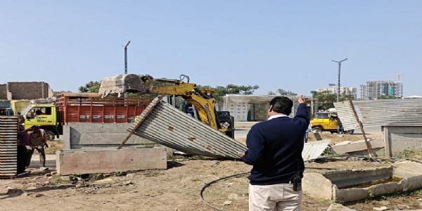 इंदौरः जिला प्रशासन की बड़ी कार्रवाई, सौ करोड़ की बेशकीमती शासकीय भूमि कराई गई अतिक्रमण मुक्त