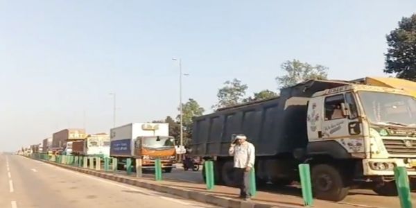 आई-पैक कार्यालय पर ईडी छापेमारी, झाड़ग्राम में तृणमूल ने किया प्रभाव