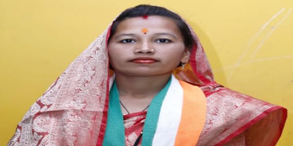 जिला मुख्यालय के मुख्य मार्गों पर लटकते “बस्तर पंडुम”पोस्टर आमजन की सुरक्षा से खिलवाड़ : लता निषाद