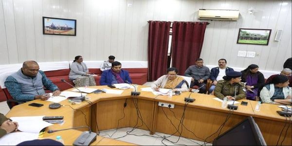 भोपाल में गणतंत्र दिवस समारोह की तैयारियां 24 जनवरी तक पूर्ण कर लें : संभागायुक्त संजीव सिंह