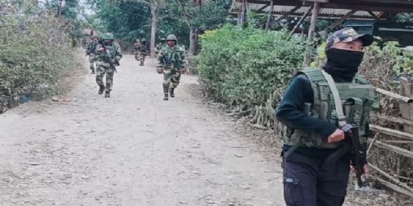 मणिपुर के कांगपोकपी में हथियारबंद समूहों के बीच गोलीबारी, सुरक्षा बल तैनात