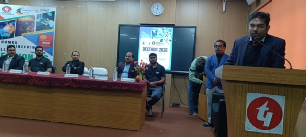 समापन कार्यक्रम को संबाधित करते डीसी समापन कार्यक्रम को संबाधित करते डीसी