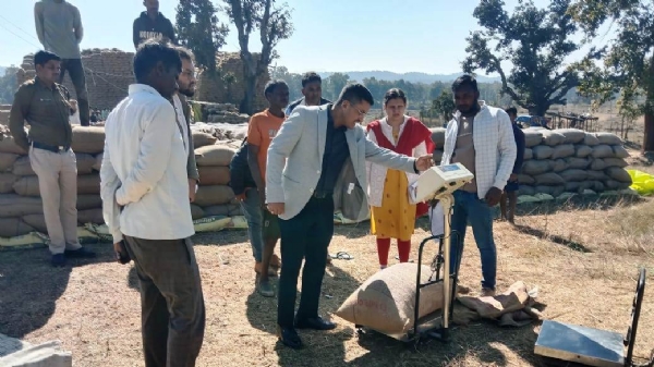 निरिक्षण करते प्रभारी सचिव