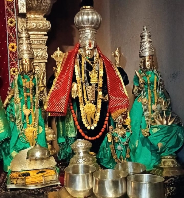 श्रीलक्ष्‍मी वेंकटेश्‍वर की प्रतिमा की तस्‍वीर