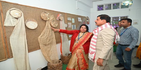 मप्र के मुख्यमंत्री डॉ. यादव ने असम के सिल्क विलेज सुआलकुची का किया भ्रमण