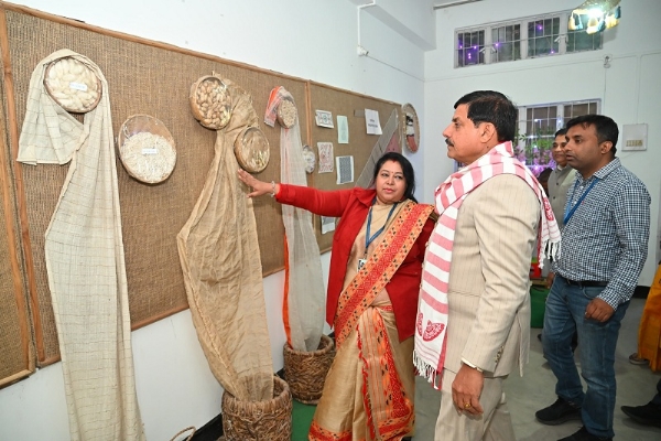 मप्र के मुख्यमंत्री डॉ. यादव ने असम के सिल्क विलेज सुआलकुची का किया भ्रमण मप्र के मुख्यमंत्री डॉ. यादव ने असम के सिल्क विलेज सुआलकुची का किया भ्रमण