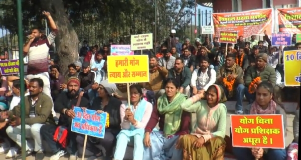 आयुष्मान आरोग्य मंदिरों में कार्यरत योग प्रशिक्षकों ने फुल-टाइम काम और मानदेय बढ़ाने की उठाई मांग