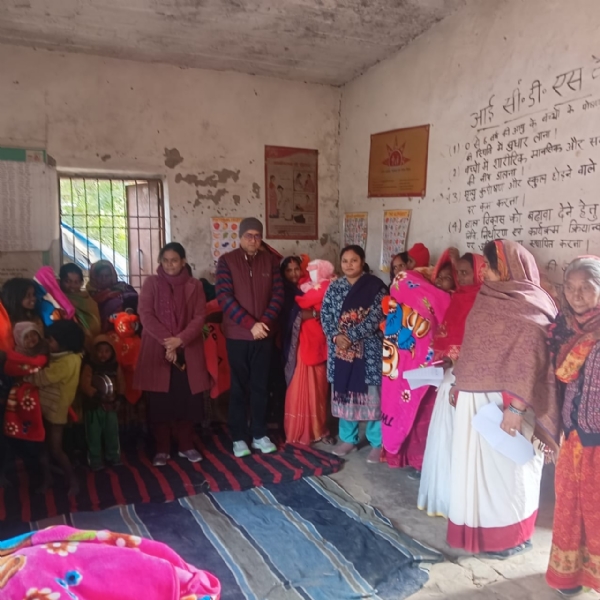 कंबल वितरण में शामिल बीडीओ