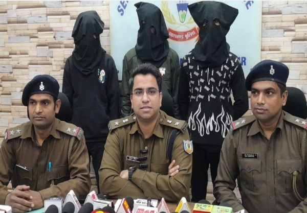 गिरफ्तार आरोपी की जानकारी देते सीटी एसपी कुमार शिवा आशीष