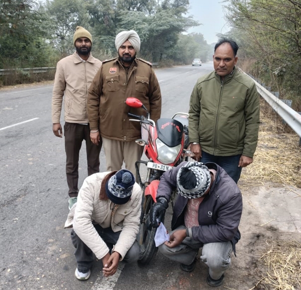 हेरोइन के साथ पकड़े गए आरोपी पुलिस की गिरफ्त में।