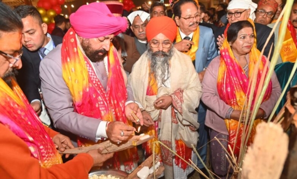 राज्यपाल लोहड़ी महोत्सव का शुभारंभ करते हुए