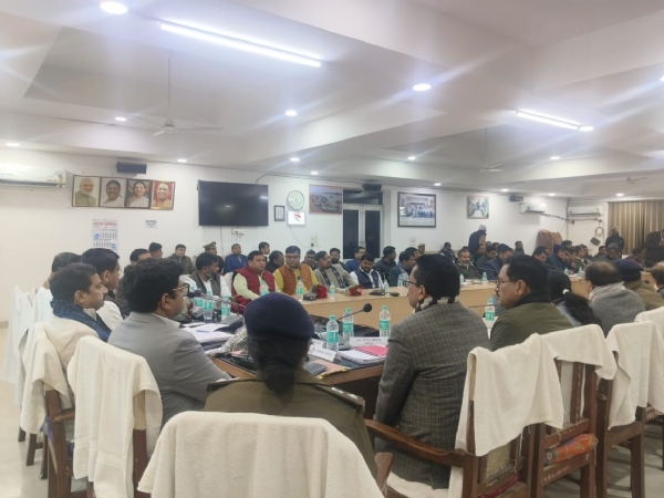 खाद वितरण में दलाली नहीं होगी बर्दाश्तः रामकेश निषाद खाद वितरण में दलाली नहीं होगी बर्दाश्तः रामकेश निषाद