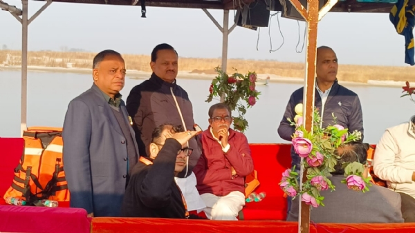 निरीक्षण के दौरान सांसद रमेश अवस्थी व अन्य