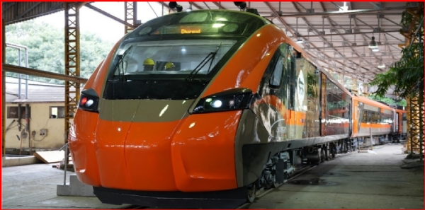 कामाख्या स्टेशन पर वंदे भारत स्लीपर ट्रेन के उद्घाटन की तैयारी कामाख्या स्टेशन पर वंदे भारत स्लीपर ट्रेन के उद्घाटन की तैयारी