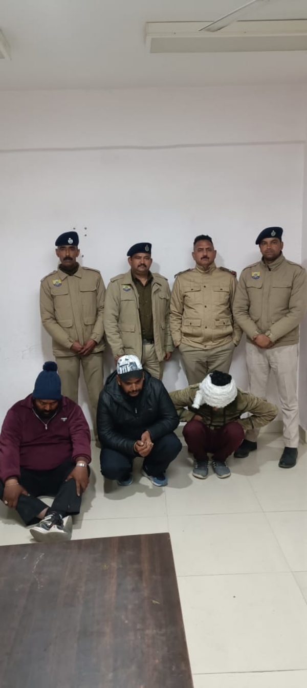 चिट्टे के साथ पकड़े गए आरोपी।