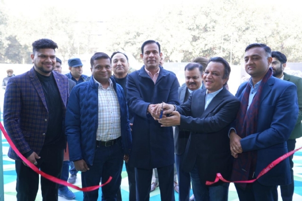 चंडीगढ़ के मुख्य सचिव ईवी एक्सपो का उदघाटन करते हुए