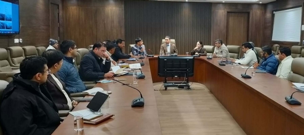 गुरुग्राम नगर निगम में अधिकारियों के साथ बैठक करते निगमायुक्त प्रदीप दहिया। गुरुग्राम नगर निगम में अधिकारियों के साथ बैठक करते निगमायुक्त प्रदीप दहिया।