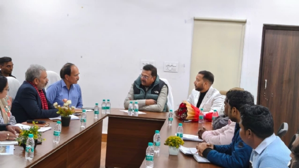 बैठक में शामिल सांसद