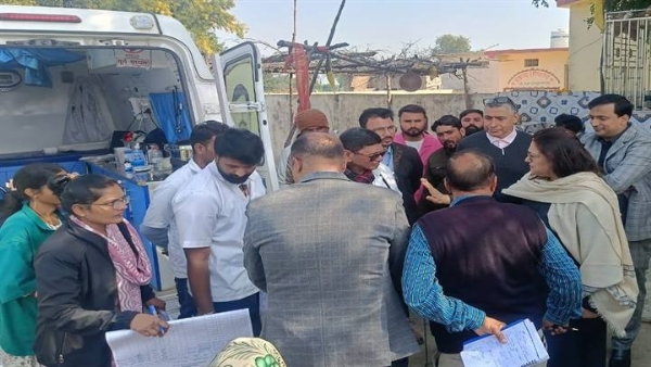 मोबाइल मेडिकल यूनिट सेवा की जानकारी ली मोबाइल मेडिकल यूनिट सेवा की जानकारी ली