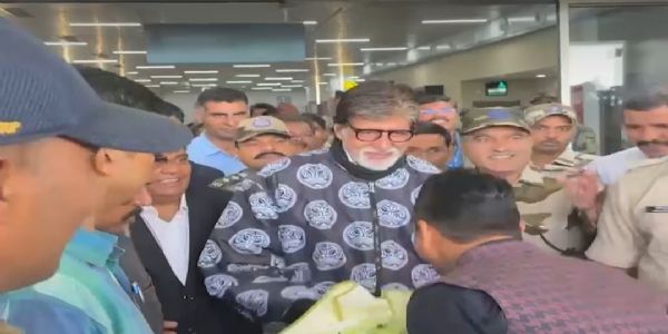 सूरत में अमिताभ बच्चन को देखने उमड़ी भीड़